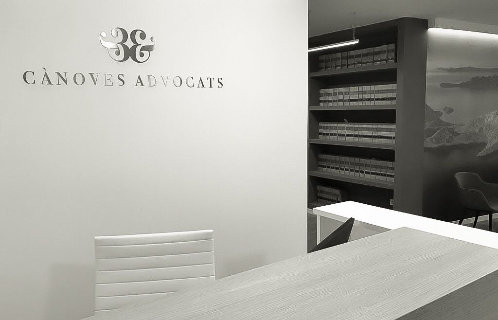 CANOVES ADVOCATS setzt die Räumung eines Friseursalons durch, weil die Räume als Wohnung genutzt wurden.